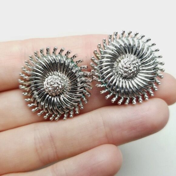 Vintage Crown Trifari Clip On Earrings, Silver Tone Pinwheel Shape Mid Century - Picture 6 of 7